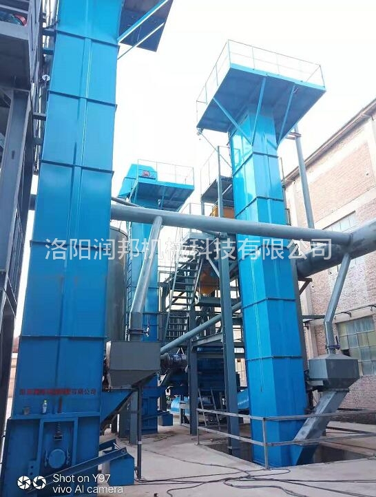 板鏈?zhǔn)教嵘龣C(jī)